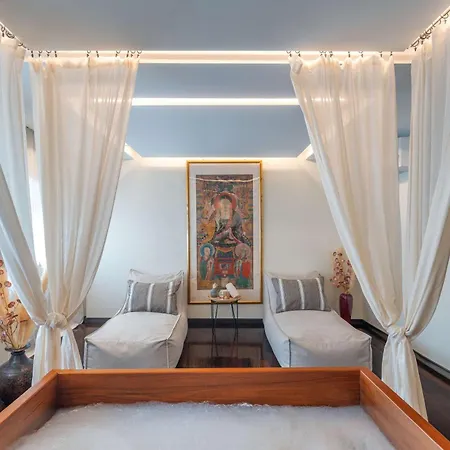 Hilton Les Bains Отель