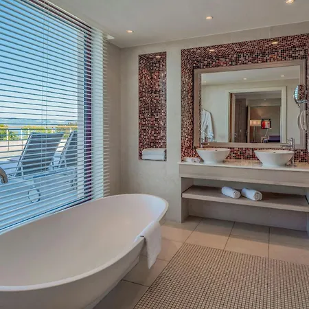 Hotel By Leonardo 4*